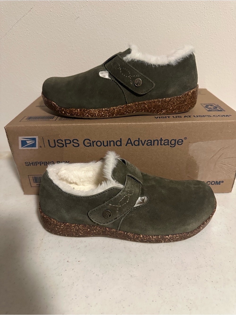Earth Origins Aurora Jade Olive Suede Faux Fur Clogs Women’s 8M NWOB